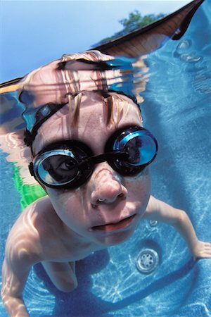 simsearch:700-00091319,k - Underwater Portrait of Boy Swimming Foto de stock - Con derechos protegidos, Código: 700-00080799