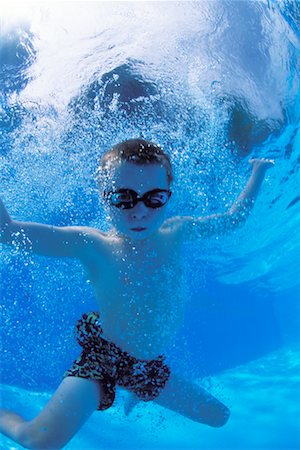 simsearch:700-00091319,k - Underwater Portrait of Boy Swimming Foto de stock - Con derechos protegidos, Código: 700-00080800