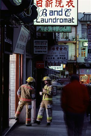 san francisco night - Firemen Talking on Street Chinatown, San Francisco California, USA Foto de stock - Con derechos protegidos, Código: 700-00081246