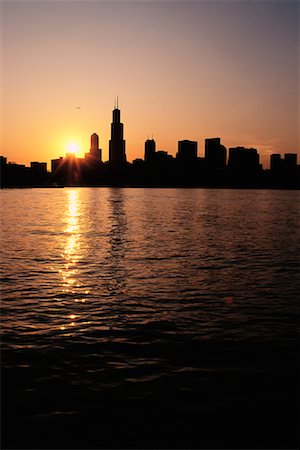 simsearch:700-00074498,k - Silhouette des toits de la ville au coucher du soleil de Chicago, Illinois, Etats-Unis Photographie de stock - Rights-Managed, Code: 700-00081298