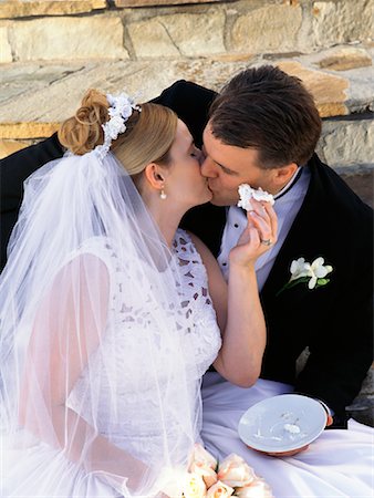 Bride and Groom Kissing Foto de stock - Con derechos protegidos, Código: 700-00081454