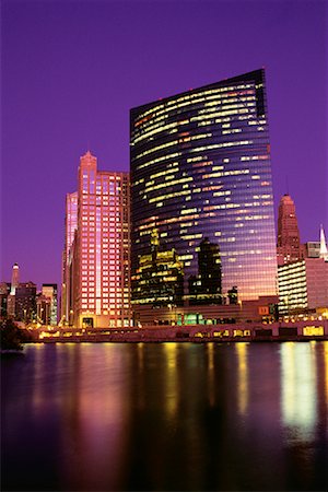 simsearch:862-07910945,k - Office Towers at Dusk, Chicago, Illinois, USA Foto de stock - Con derechos protegidos, Código: 700-00081845