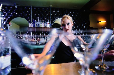 simsearch:700-00795508,k - Portrait of Female Bartender at Bar with Close-Up of Martini Glasses Fotografie stock - Rights-Managed, Codice: 700-00081906