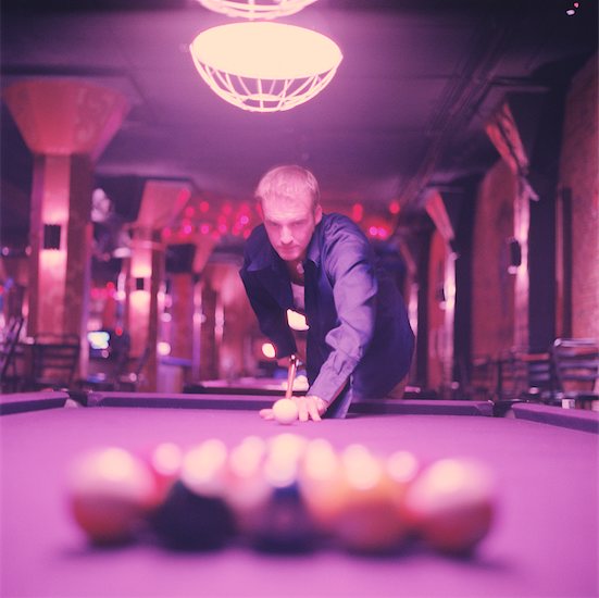 Man Playing Pool Photographie de stock - Premium Droits Gérés, Artiste: TSUYOI, Le code de l’image : 700-00081910