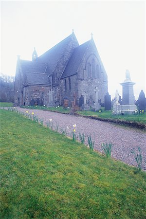 simsearch:841-03064018,k - Church and Cemetery in Fog Near Loch Lomond, Scotland Foto de stock - Con derechos protegidos, Código: 700-00082013