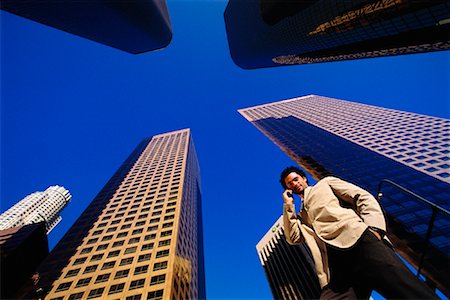 simsearch:700-00027893,k - Portrait of Businessman Using Cell Phone by Office Tower Los Angeles, California, USA Foto de stock - Con derechos protegidos, Código: 700-00082212