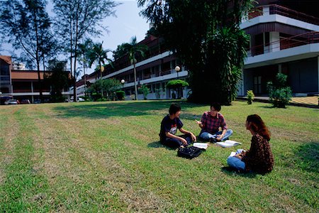 People Studying on Lawn Temasek Polytech Institute Singapore Foto de stock - Con derechos protegidos, Código: 700-00082502