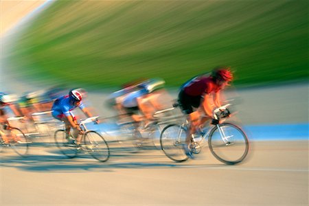 simsearch:700-00522782,k - Verschwommene Sicht auf Bike-Rennen Stockbilder - Lizenzpflichtiges, Bildnummer: 700-00082748