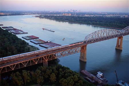 simsearch:700-00082931,k - Passenger Train on Huey P. Long Bridge over Mississippi River New Orleans, Louisiana, USA Stock Photo - Rights-Managed, Code: 700-00082923