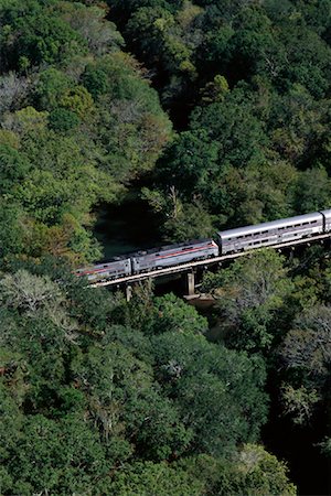 simsearch:700-00082943,k - Passagier Zug Kreuzung Black Creek in der Nähe von Jacksonville, Florida, USA Stockbilder - Lizenzpflichtiges, Bildnummer: 700-00082931