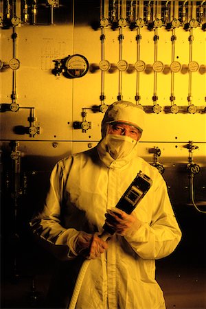 Portrait of Worker in Clean Room Environment Foto de stock - Con derechos protegidos, Código: 700-00083027