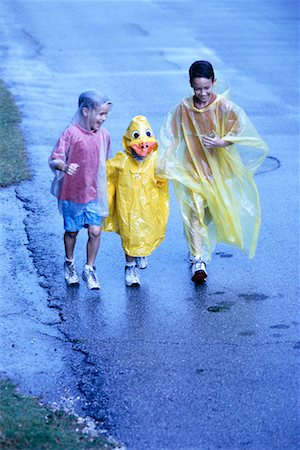 simsearch:700-00090323,k - Children Walking in Rain Stock Photo - Rights-Managed, Code: 700-00094954