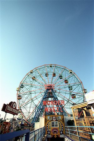 simsearch:700-02638063,k - Ferris Wheel at Coney Island Brooklyn, New York, USA Foto de stock - Con derechos protegidos, Código: 700-00096283