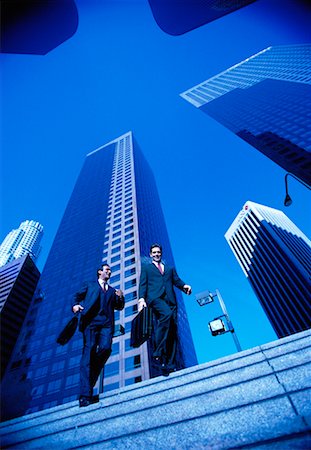 skyscraper company suit - Businessmen Walking Through Financial District Foto de stock - Con derechos protegidos, Código: 700-00096873