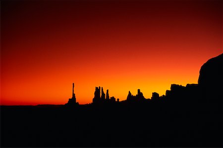 simsearch:600-00007246,k - Monument Valley bei Sonnenuntergang Stockbilder - Lizenzpflichtiges, Bildnummer: 700-00097511