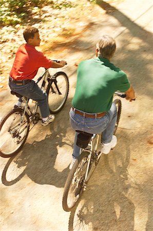 simsearch:700-00038126,k - Father and Son Riding Bicycles Foto de stock - Con derechos protegidos, Código: 700-00097618