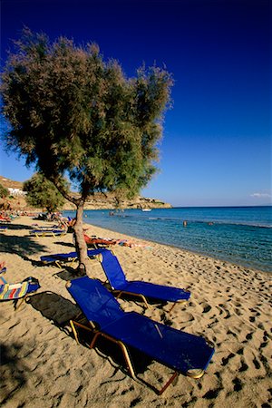 paradise beach mykonos - Chaises de plage Paradise Beach, Mykonos, Grèce Photographie de stock - Rights-Managed, Code: 700-00097870