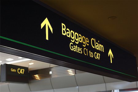 Gepäck Anspruch Schild am Flughafen Stockbilder - Lizenzpflichtiges, Bildnummer: 700-00097899