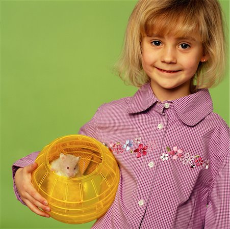 simsearch:700-00098404,k - Child Holding Pet Hamster Fotografie stock - Rights-Managed, Codice: 700-00098404