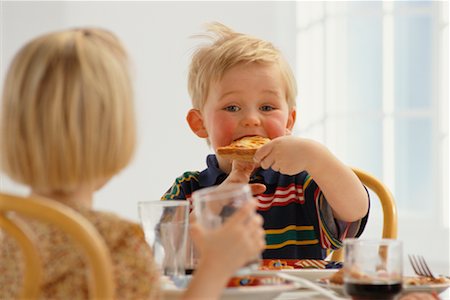 simsearch:614-06896713,k - Kids Eating Pizza Stock Photo - Rights-Managed, Code: 700-00098487