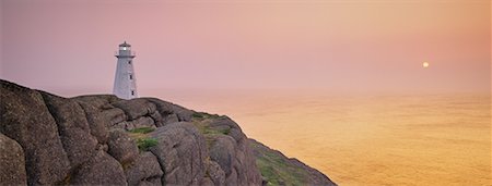 simsearch:400-03938558,k - Lighthouse at Cape Spear Avalon Peninsula, Newfoundland Canada Foto de stock - Con derechos protegidos, Código: 700-00099522