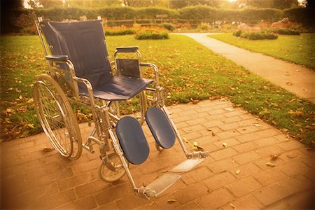 Empty Wheelchair Outdoors Foto de stock - Con derechos protegidos, Código: 700-00099924