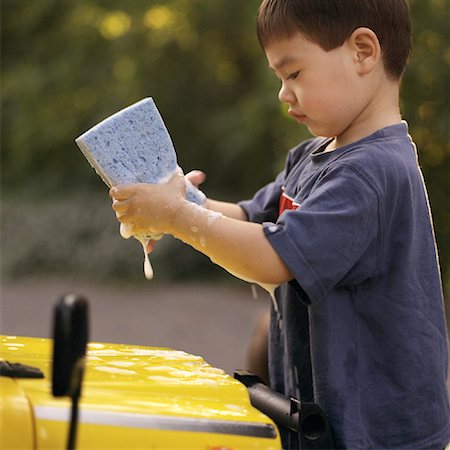 simsearch:700-00190297,k - Child Washing Car Foto de stock - Con derechos protegidos, Código: 700-00090242