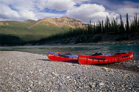 simsearch:700-00040238,k - Canoeing Mackenzie Mountains, Keele River Northwest Territories, Canada Stock Photo - Rights-Managed, Code: 700-00091187