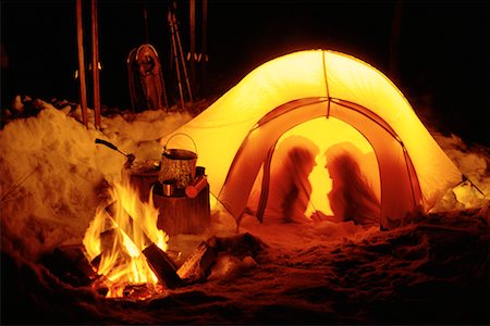 Tent and Campfire Foto de stock - Con derechos protegidos, Código: 700-00092969