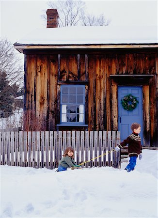simsearch:700-00093151,k - Enfants jouant dans la neige Photographie de stock - Rights-Managed, Code: 700-00093149