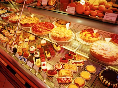 simsearch:700-06531980,k - Dessert Display Stock Photo - Rights-Managed, Code: 700-00093170