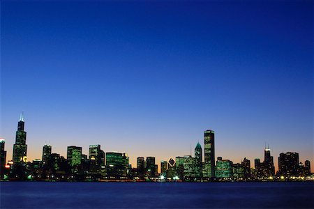 simsearch:700-00074498,k - Skyline sur le coucher du soleil de Chicago, Illinois, Etats-Unis Photographie de stock - Rights-Managed, Code: 700-00093930