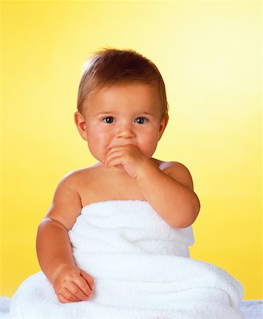 sucer son pouce - Portrait d'un bébé Photographie de stock - Rights-Managed, Code: 700-00154134