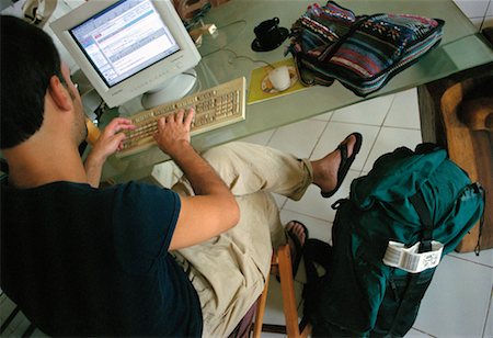 Man Sitting at Computer Foto de stock - Direito Controlado, Número: 700-00155311