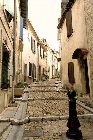 Gepflasterten Straße Provence, Frankreich Stockbilder - Lizenzpflichtiges, Bildnummer: 700-00155345