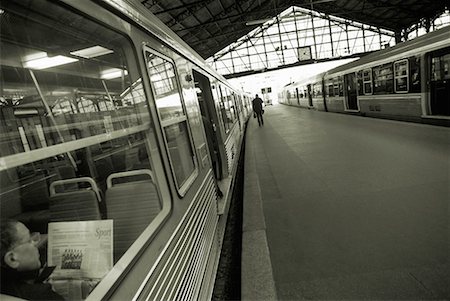 Train de banlieue, Paris, France Photographie de stock - Rights-Managed, Code: 700-00157665