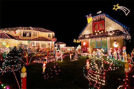 suburb house at night - House with Christmas Lights Stock Photo - Rights-Managed, Code: 700-00157753