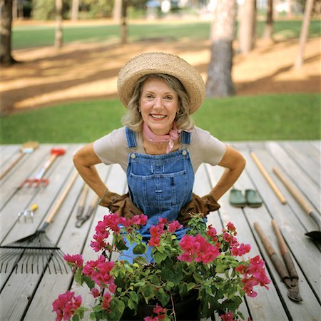 simsearch:700-01172940,k - Mature Woman Gardening Stock Photo - Rights-Managed, Code: 700-00158201