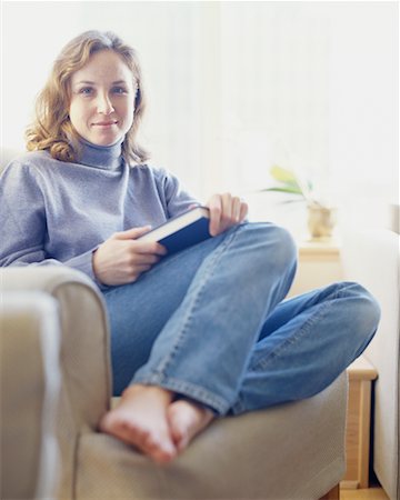 Young Woman Sitting on Sofa Foto de stock - Con derechos protegidos, Código: 700-00158910