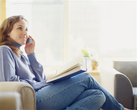 Young Woman Talking on Phone Foto de stock - Con derechos protegidos, Código: 700-00158911