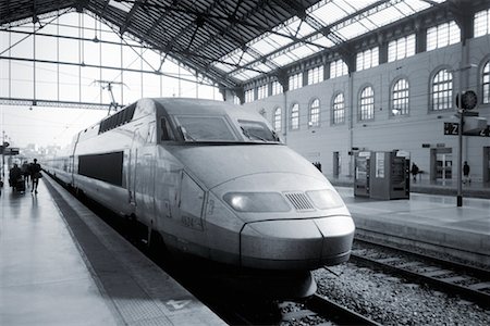 simsearch:700-00157683,k - TGV Train in Station Paris, France Foto de stock - Con derechos protegidos, Código: 700-00158974