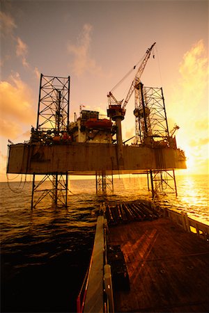 rig oil of gold - Offshore Oil Production Stock Photo - Rights-Managed, Code: 700-00159149