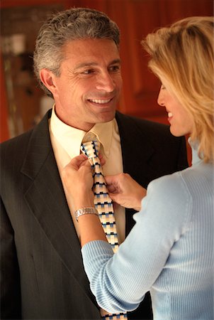 raddrizzare - Woman Putting on Man's Tie Fotografie stock - Rights-Managed, Codice: 700-00159861