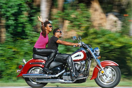 simsearch:862-06677506,k - Couple sur une moto Photographie de stock - Rights-Managed, Code: 700-00159924