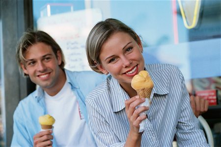 Teenagers Eating Ice Cream Foto de stock - Con derechos protegidos, Código: 700-00159933