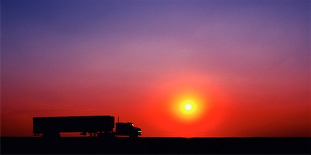 simsearch:600-07122849,k - Camion au coucher du soleil Photographie de stock - Rights-Managed, Code: 700-00159989