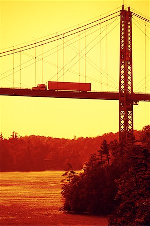 free trade - Truck Crossing Peace Bridge Canada and USA Border Fotografie stock - Rights-Managed, Codice: 700-00159992