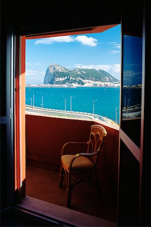 View of Rock of Gibraltar through Doorway, Gibraltar Fotografie stock - Rights-Managed, Codice: 700-00150208