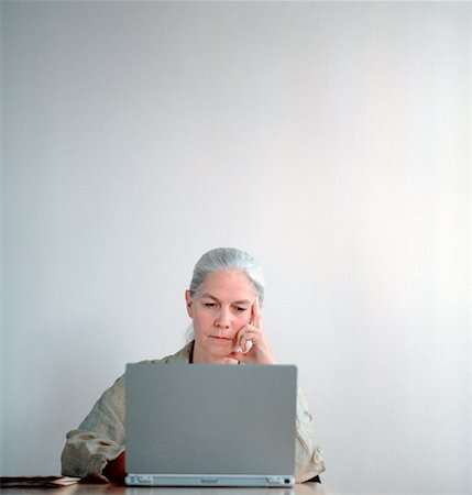 simsearch:700-00153649,k - Ältere Frau mit Laptop-Computer Stockbilder - Lizenzpflichtiges, Bildnummer: 700-00150447