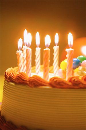 simsearch:700-01716860,k - Gâteau d'anniversaire Photographie de stock - Rights-Managed, Code: 700-00150909